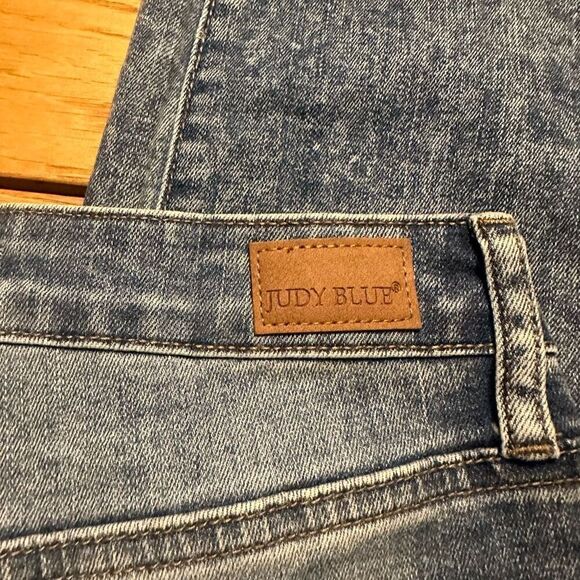 Judy blue cropped bootcut distressed 3/26 - Picture 10 of 11